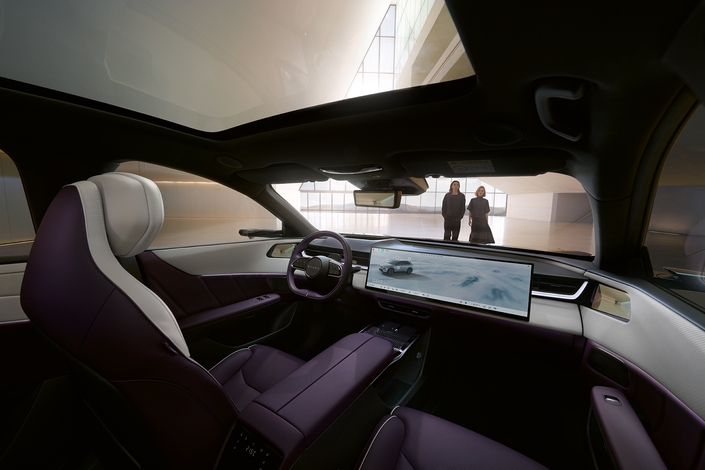 Cette configuration intérieure est de série sur la finition haut de gamme Takumi Plus, disponible à moins de 50 000€. Pas mal, non ?