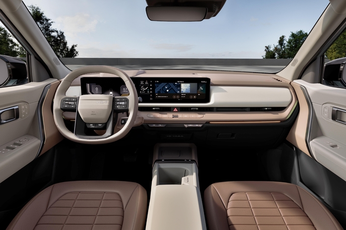 Avec sa grande dalle numérique et ses formes apaisantes, l’habitacle de ce Seltos paraît bien plus moderne que celui du Niro.