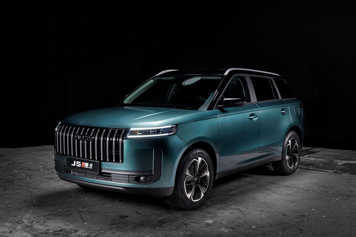 Le Jaecoo 5 sera lancé avec une motorisation "full hybride" de 204 ch avec un prix d'appel estimé à 30 000 €.