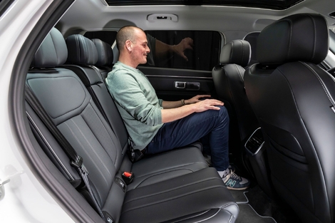 L'espace est généreux pour deux adulstes. La finition est plus soignée à bord du Jaecoo 7.