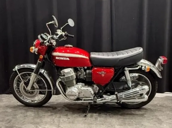Honda CB 750 Four K2 1971 (lot n° 30)