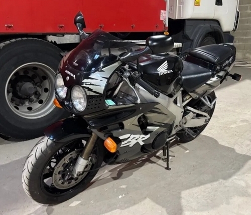 Honda CBR 900 RR Fireblade 1993 (lot n° 31)