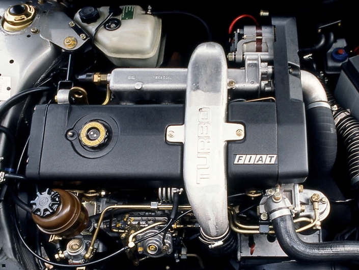 Très costaud, le moteur 2,5 l turbo-diesel de la Fiat Croma ne demande qu'un entretien classique... et à ne pas être trop matraqué à coups de hauts régimes prolongés, ce à quoi incite son tempérament.