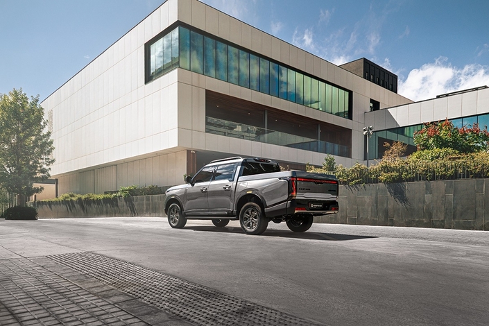 Ce pick-up est un clone du Nissan Frontier Pro et du Dongfeng Z9.