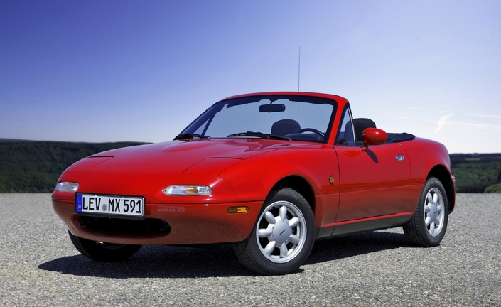 Ligne de fou, technologie simple mais pas indigente, fiabilité totale : telle est la recette gagnante de la Mazda MX-5 NA, apparue en 1989.