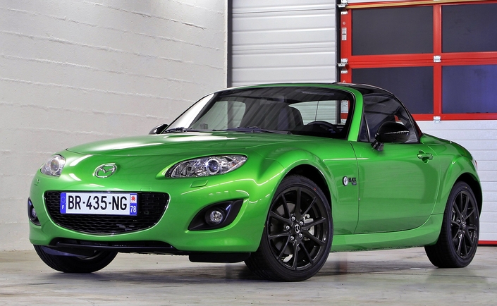 La série spéciale Black by MX-5 de 2011 s'inspire de la MX-5 engagée en compétition par ses coloris. Elle n'existe qu'en Roadster Coupé, et bénéficie d'un équipement riche comprenant des baquets Recaro et une hifi.