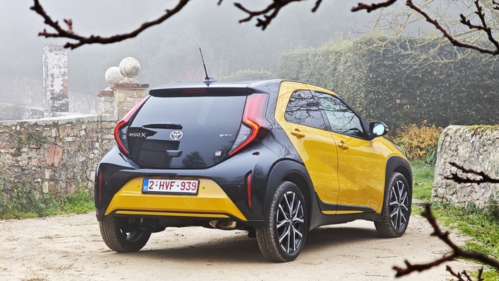 Le Toyota Aygo X restylé fait sa révolution, mais est hors de prix
