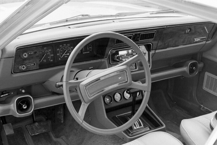 L'AMC Eagle offre tout le confort et l'équipement d'une vraie familiale de tourisme : clim et régulateur de vitesse sont proposés.