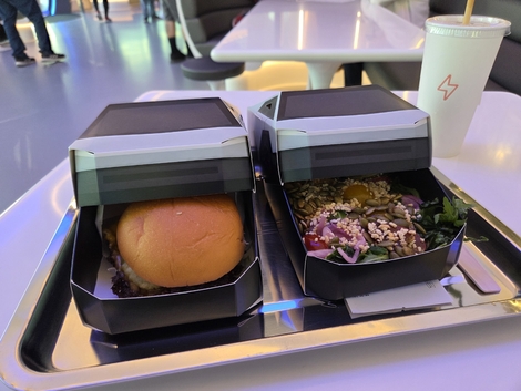 Nous sommes allés déjeuner chez… Elon Musk