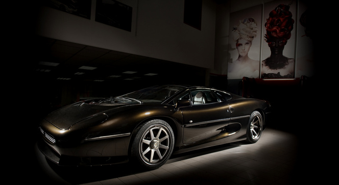 Vilner rhabille joliment une Jaguar XJ 220