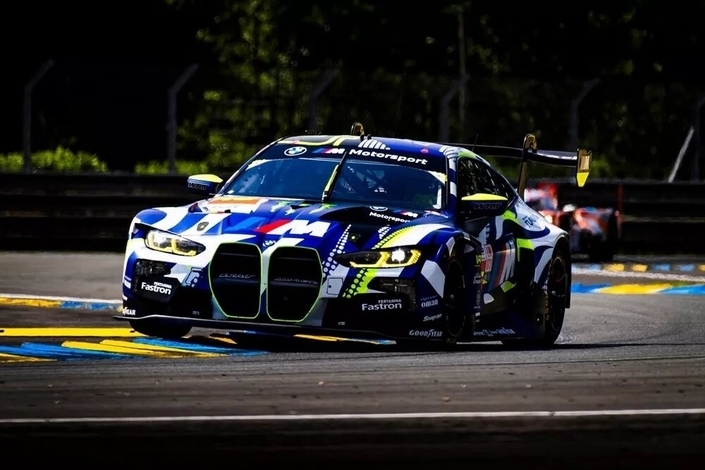 Idole du sport moto et évincé de BMW en championnat du monde d'Endurance, Valentino Rossi est désormais à pied