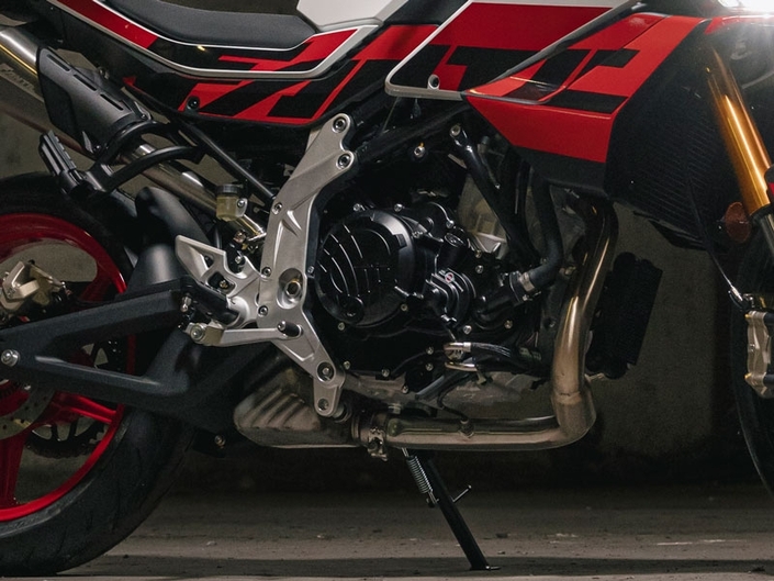 Seulement 147 kg pour le nouveau roadster de moyenne cylindrée signé Fantic, la Stealth 500