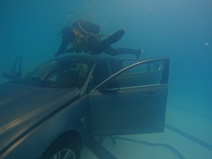 Ça y est, la Jaguar de la piscine a retrouvé la terre ferme