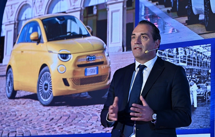 Pour Antonio Filosa, le patron de Stellantis, les autos resteront inabordables pour beaucoup de consommateurs européens. Crédit photo : MaxPPP.