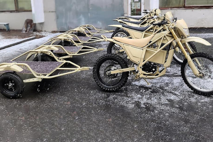 100 kg pour cette Kalachnikov électrique et à deux-roues qui va participer à la guerre menée par la Russie