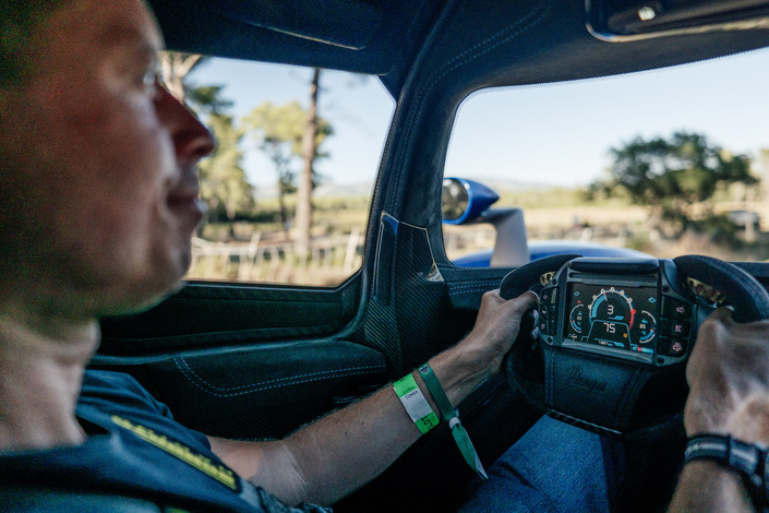 Sur la route, l’amortissement est plus agréable que la boîte de vitesses.