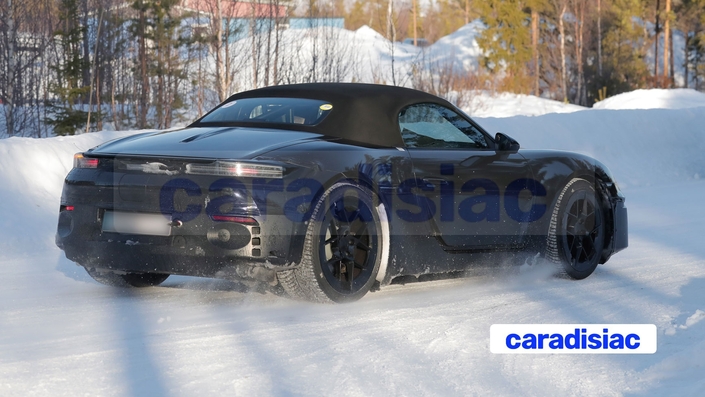 La plateforme PPE Sport n’est optimisée que pour les véhicules électriques, mais la marque allemande va la transformer pour qu’elle accueille une motorisation thermique. Mais cette Porsche Boxster thermique ne devrait arriver qu’en 2027/2028.