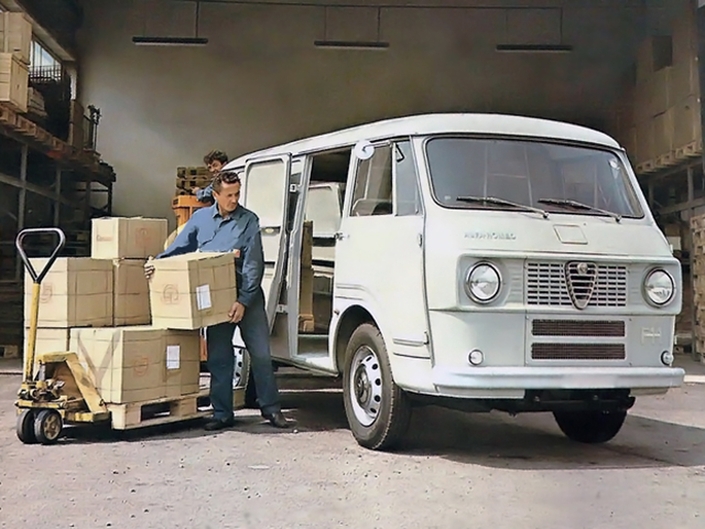 En 1967, les utilitaires Romeo sont remplacés par les A12/F12, plus modernes de style et de technique.