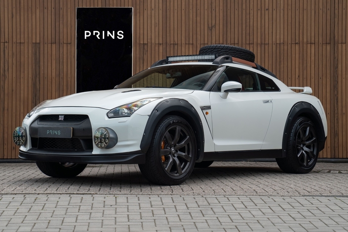 Ce kit carrosserie sied parfaitement à la Nissan GT-R Crédit photo : Prins).