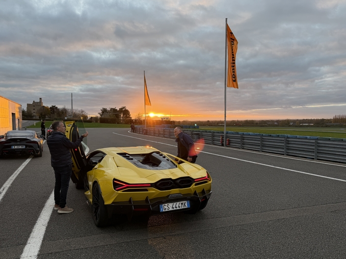 Hélas, sitôt la température de la mécanique redescendue, les flammes se sont eteintes. Mais c’était beau…