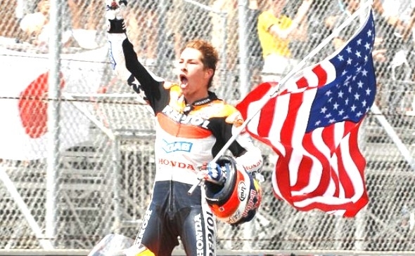 Du “Doctor” au “Slide King” : les surnoms les plus fous du MotoGP et ce qu’ils racontent vraiment