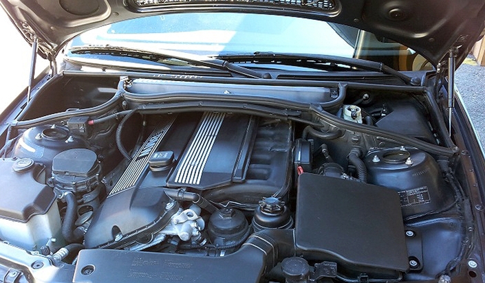 Aucune faiblesse à signaler le 6-en-ligne M54B22 de la BMW 320i, ici en 2001. Les bobines sont toutefois à changer aux alentours de 100 000 km.