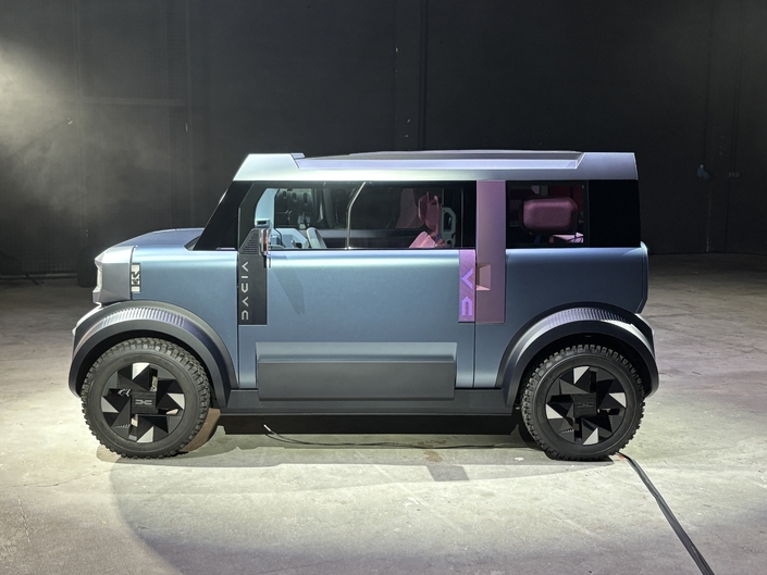 4 places dans 3 mètres de long: le concept-car Dacia Hipster s'inspire des Kei Cars.