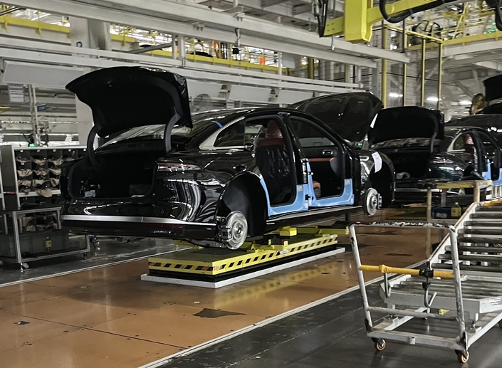 Les usines chinoises sont beaucoup plus robotisées que les Européennes. Crédit photo : Caradisiac.