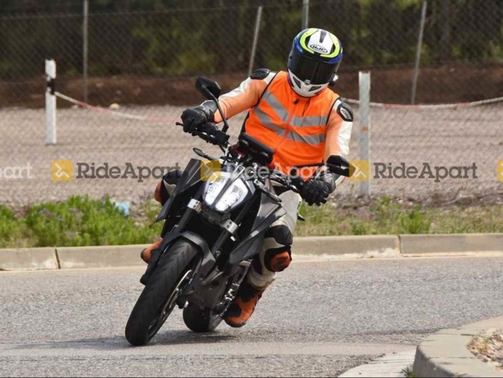 Une nouvelle génération de KTM Duke est en approche.