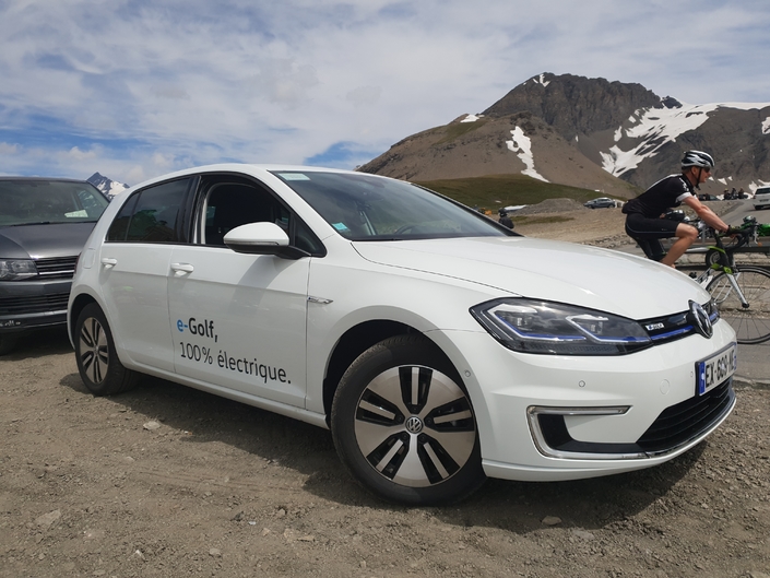 Salon de Val d'Isère - En Volkswagen e-Golf jusqu'au col de l'Iseran