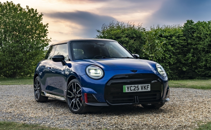 Lourde comme un troupeau d'âne morts, tape-cul et pas très amusante à conduite, la Mini JCW électrique est ma déception de l'année, sachant que mes attentes n'étaient pourtant pas élevées.