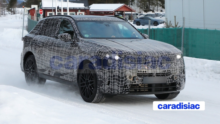 La prochaine génération de BMW X5 ne tourne pas le dos aux moteurs thermiques, mais BMW a choisi d’intégrer dans la famille de ce grand SUV, un modèle électrique (BMW iX5).