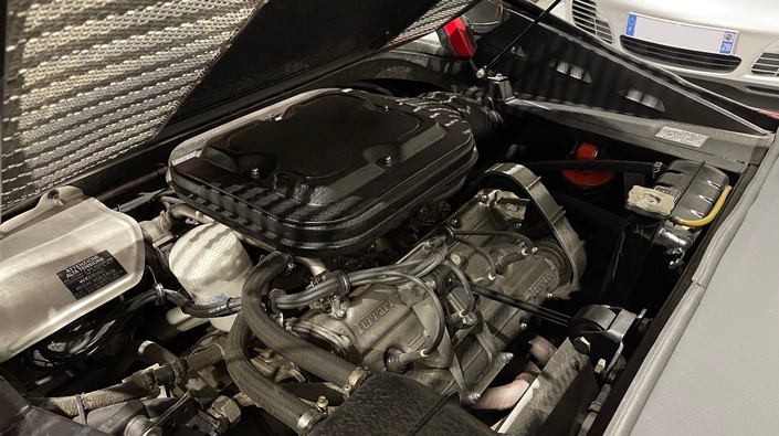 Le V8 2,9 l des Ferrari 308 se révèle à la fois solide et facile à entretenir, selon les normes de Maranello. Ici, un bloc à carburateurs de 1979.