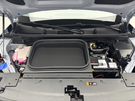 Avec seulement 15 litres, le frunk est petit.