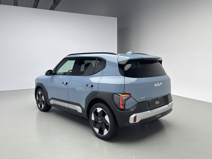 Kia continue son offensive électrique avec l'EV2, un SUV urbain taillé pour l'Europe présenté au salon de Bruxelles