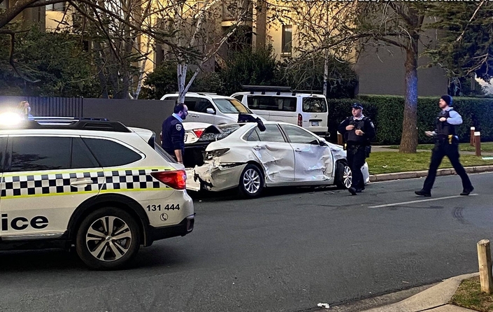 La police n'est arrivée sur les lieux qu'après coup. Compte tenu de l'état de la berline japonaise suite à l'ultime assaut du 4x4, la situation aurait pu être bien plus tragique pour les agents de l'escorte - Crédit ACT Policing