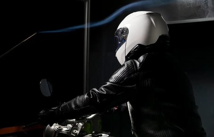 Le silence à moto n’est plus un rêve : schuberth dégaine le premier casque ANC de l’histoire