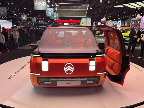 Le design de la face avant et la signature lumineuse.