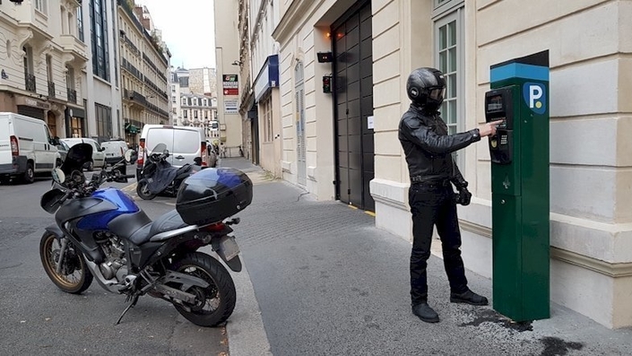 Face aux propos de Pierre-Yves Bournazel, député de la 18e circonscription de Paris et candidat à la succession d’Anne Hidalgo, la FFMC de Paris et de la petite couronne a lancé une pétition pour maintenir la gratuité du stationnement des deux-roues motorisés sur Paris.