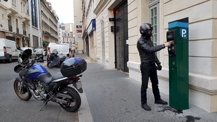 Face aux propos de Pierre-Yves Bournazel, député de la 18e circonscription de Paris et candidat à la succession d’Anne Hidalgo, la FFMC de Paris et de la petite couronne a lancé une pétition pour maintenir la gratuité du stationnement des deux-roues motorisés sur Paris. 