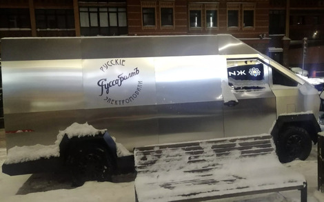 Le Cybervan n’existe pas, alors ce fan Tesla roule avec sa vision très réaliste de ce que peut être un utilitaire de ce genre