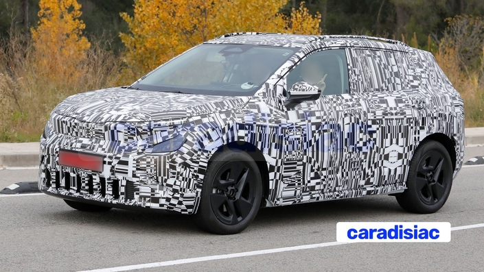 Encore en période de mise au point, le Skoda Epiq devrait être présenté dans sa robe définitive au printemps prochain. Ce SUV citadin électrique est d’importance pour la marque tchèque qui compte sur lui pour doper ses ventes de modèles électriques.