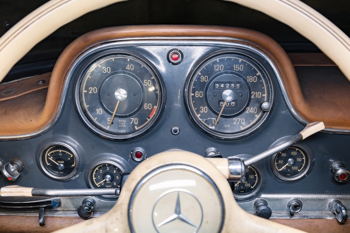 Seulement 34 255 km, et une ambiance toujours aussi délectable. Et encore, on n’a pas l’odeur ! Du moins pas encore.