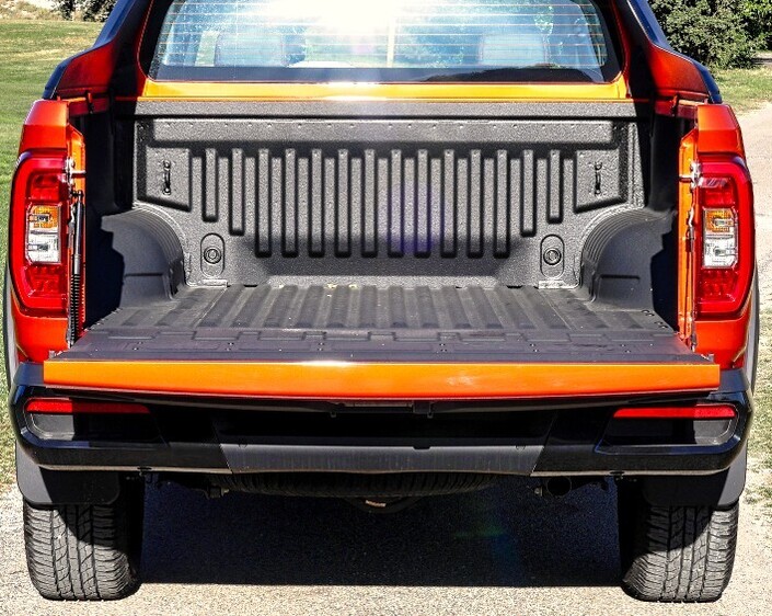 En longueur comme en largeur, la capacité de chargement est inférieure à celles des rivaux.