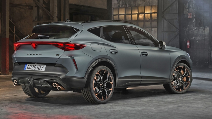 Nouveautés 2026 : SUV familiaux – Des nouveautés à foison, entre les DS N° 7, Toyota Rav4, Porsche Cayenne Electric, MG S9 PHEV, Renault Filante, Mercedes GLB, BMW iX3, il y a de quoi se perdre.