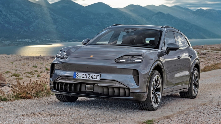 Nouveautés 2026 : SUV familiaux – Des nouveautés à foison, entre les DS N° 7, Toyota Rav4, Porsche Cayenne Electric, MG S9 PHEV, Renault Filante, Mercedes GLB, BMW iX3, il y a de quoi se perdre.