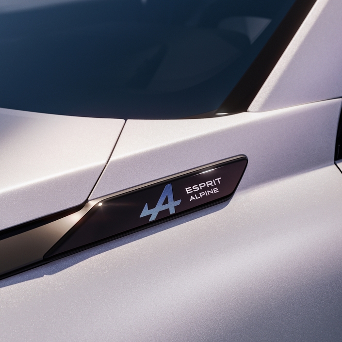 Trois niveaux de finition seront proposés: Techno, Iconic et Esprit Alpine (la seule disponible au lancement)