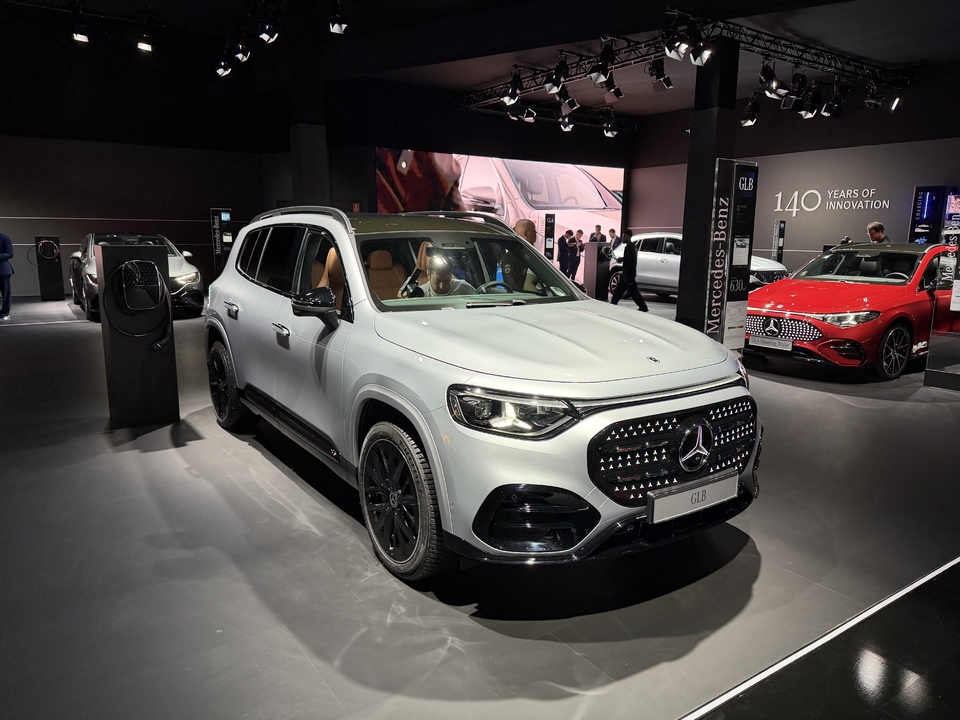 S8-le-mercedes-glb-est-devenu-un-gros-suv-electrique-de-luxe-en-direct-du-salon-de-bruxelles-2026-868033.jpg