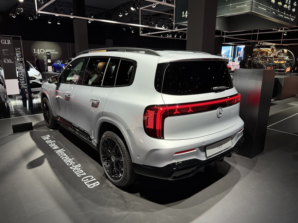 S8-le-mercedes-glb-est-devenu-un-gros-suv-electrique-de-luxe-en-direct-du-salon-de-bruxelles-2026-868036.jpg