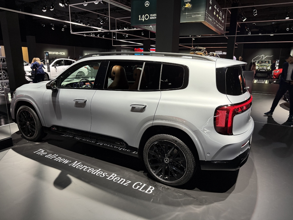 S8-le-mercedes-glb-est-devenu-un-gros-suv-electrique-de-luxe-en-direct-du-salon-de-bruxelles-2026-868037.jpg